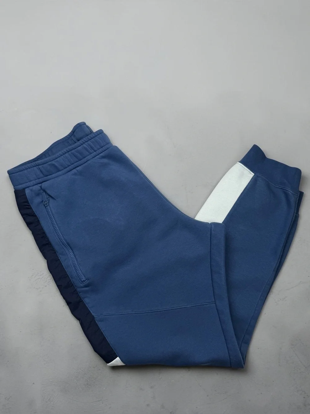 Nike Sportswear Hybrid Fleece Joggers Men’s Large Blue Red DO7232-410
